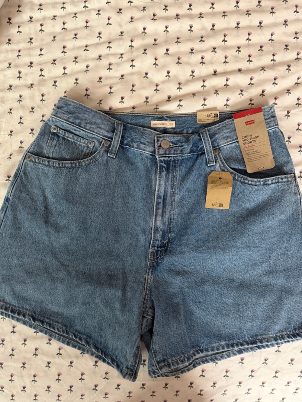 NWT Levi's Cinch Mid-Thigh Blue Jean Shorts size 32
